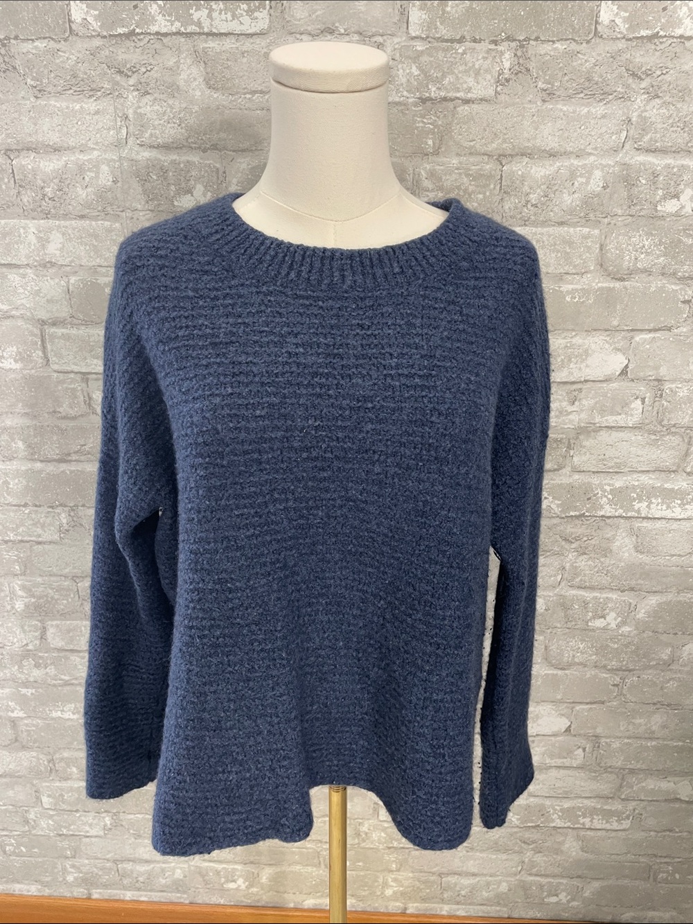 Vince navy blue textured bouclé knit cotton-blend crewneck sweater